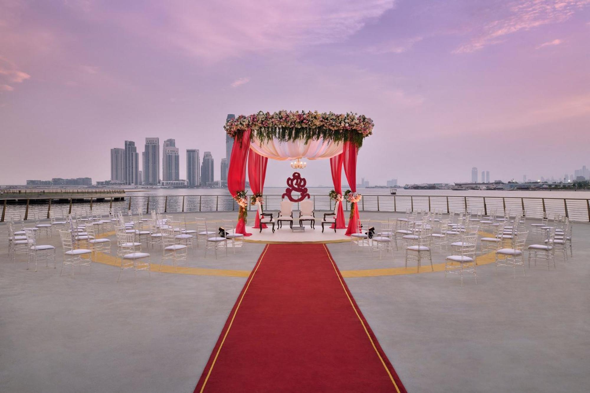 Intercontinental Dubai Festival City By Ihg Εξωτερικό φωτογραφία The Wedding Deck